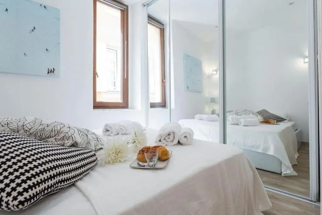 Apartment In Old Town - 2Min Beach, Restaurant & Bars نيس