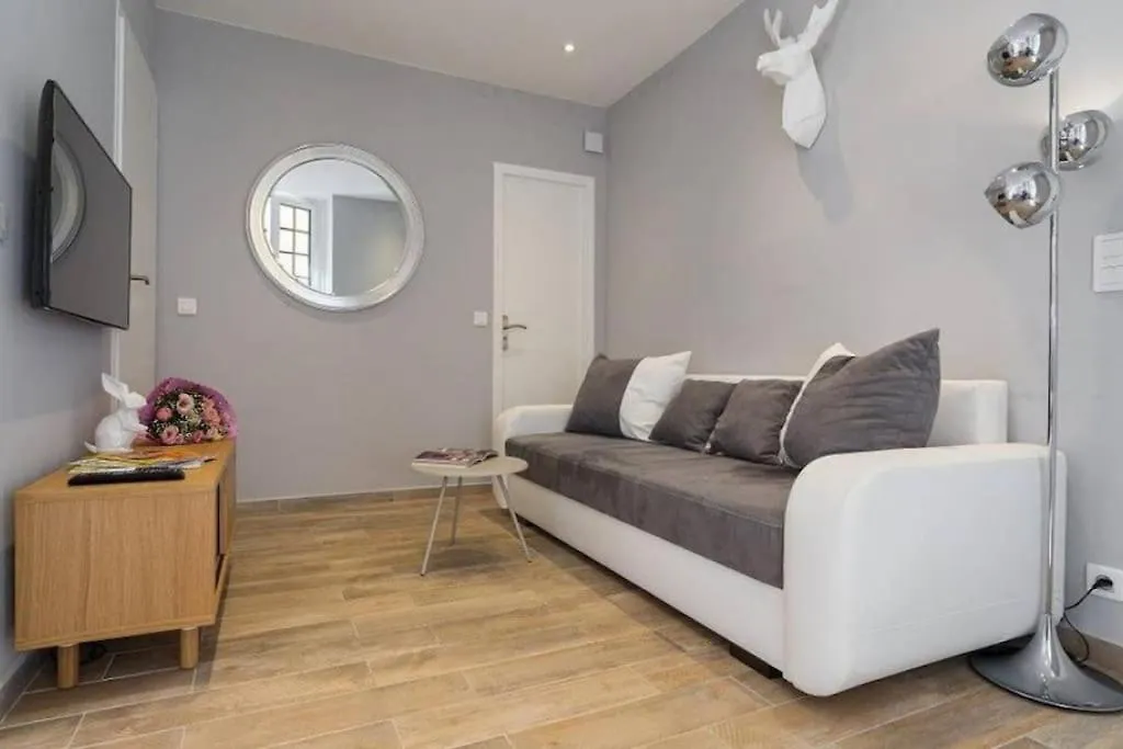 Apartment In Old Town - 2Min Beach, Restaurant & Bars نيس